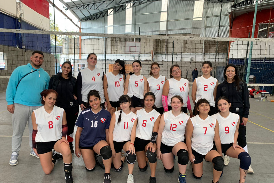 Club Atlético Independiente de Burzaco - VOLEY / MAYORES FEMENINO Este  domingo 20/11 a partir de las 15:00 hs, se estarán jugando las SEMIFINALES  de local! Las chicas se enfrentan a Cañuelas