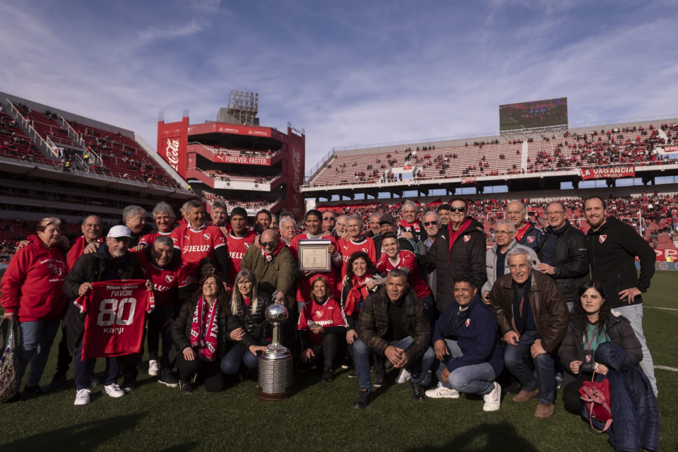 Club Atlético Independiente - CAMINO A LOS 100.000 SOCIOS  www.clubaindependiente.com/es/socios/noticias Independiente superó los 93  mil socios y el número sigue creciendo. Los hinchas del Rojo continúan  demostrando su amor por los colores