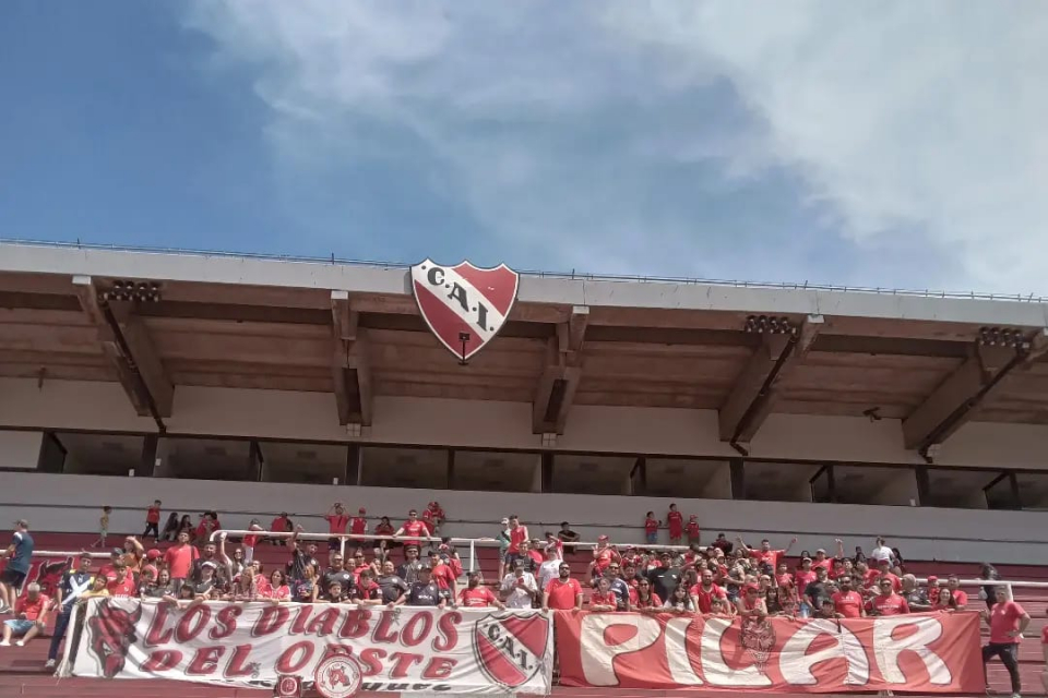 Club Atlético Independiente - CAMINO A LOS 100.000 SOCIOS  www.clubaindependiente.com/es/socios/noticias Independiente superó los 93  mil socios y el número sigue creciendo. Los hinchas del Rojo continúan  demostrando su amor por los colores